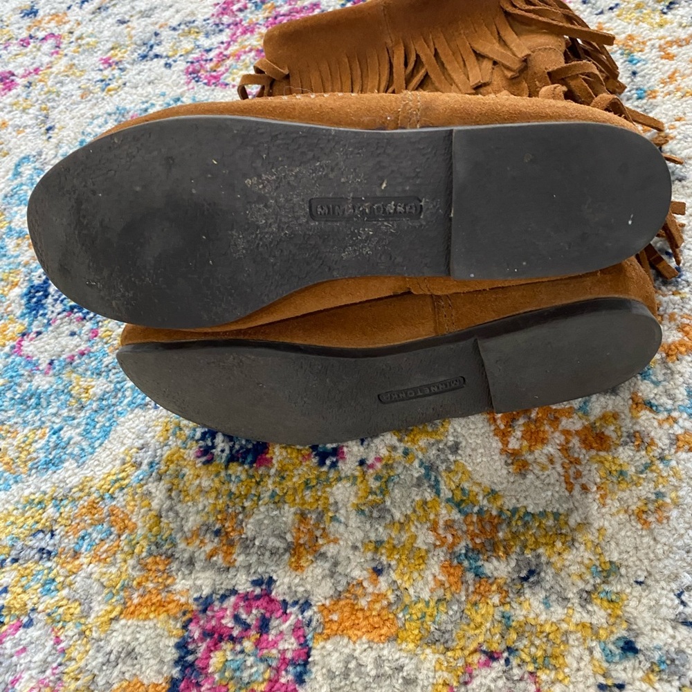 Minnetonka moccasin boots - Picture 3 of 4